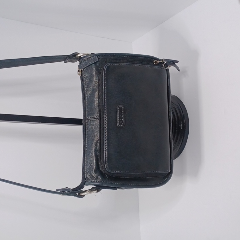 Fossil black leather shoulder bag with multi storage compartments